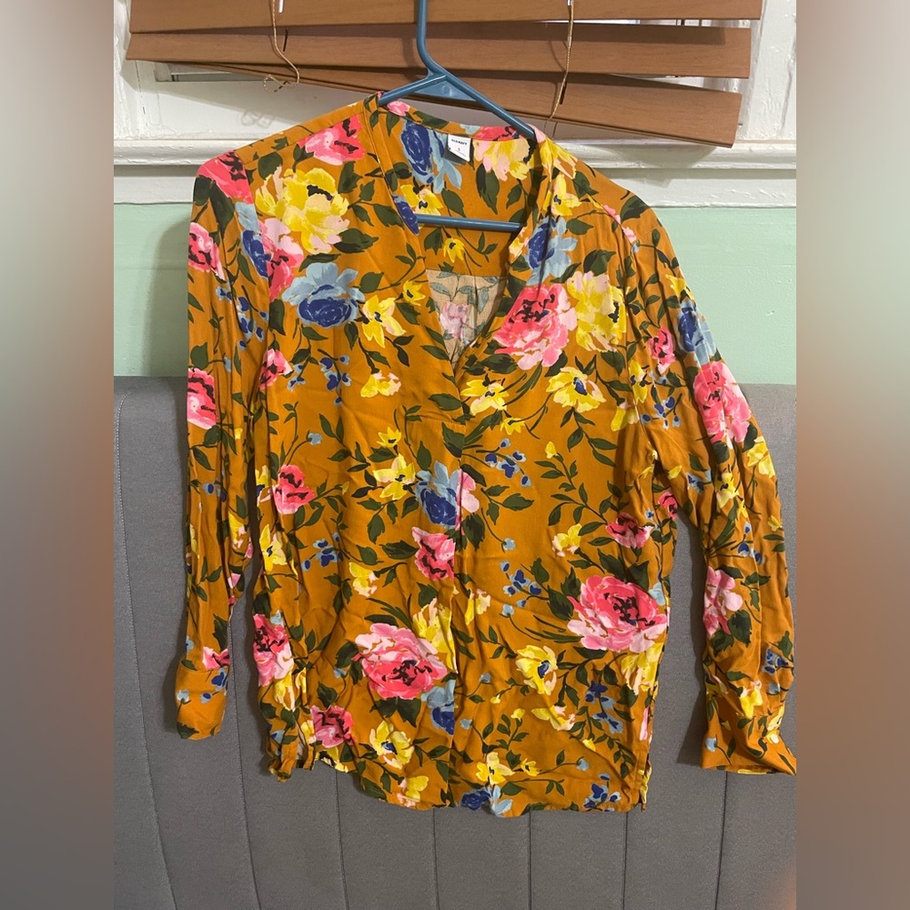 Old navy floral blouse